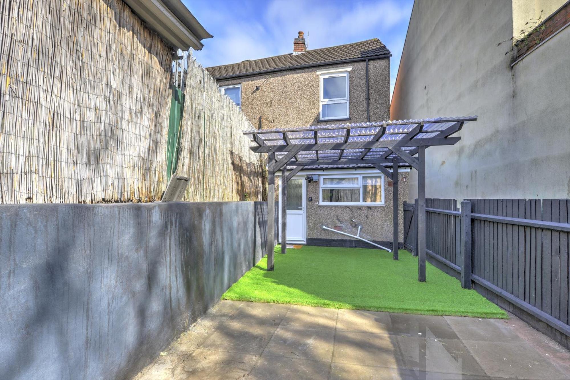 4 Bedrooms Homely House With Garden- Sleeps 9 Comfortably With 6 Comfortable Beds, Free Street Parking, Business Travellers, Contractors, & Holiday-Goers, Coventry, Near All Major Transport Links In Coventry And Motorway ภายนอก รูปภาพ
