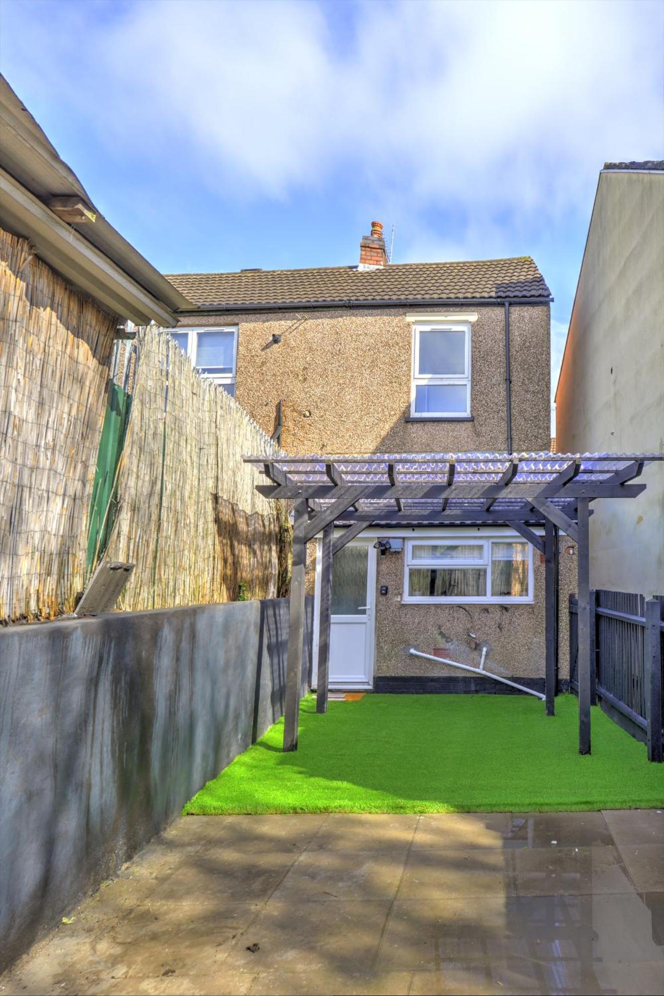 4 Bedrooms Homely House With Garden- Sleeps 9 Comfortably With 6 Comfortable Beds, Free Street Parking, Business Travellers, Contractors, & Holiday-Goers, Coventry, Near All Major Transport Links In Coventry And Motorway ภายนอก รูปภาพ