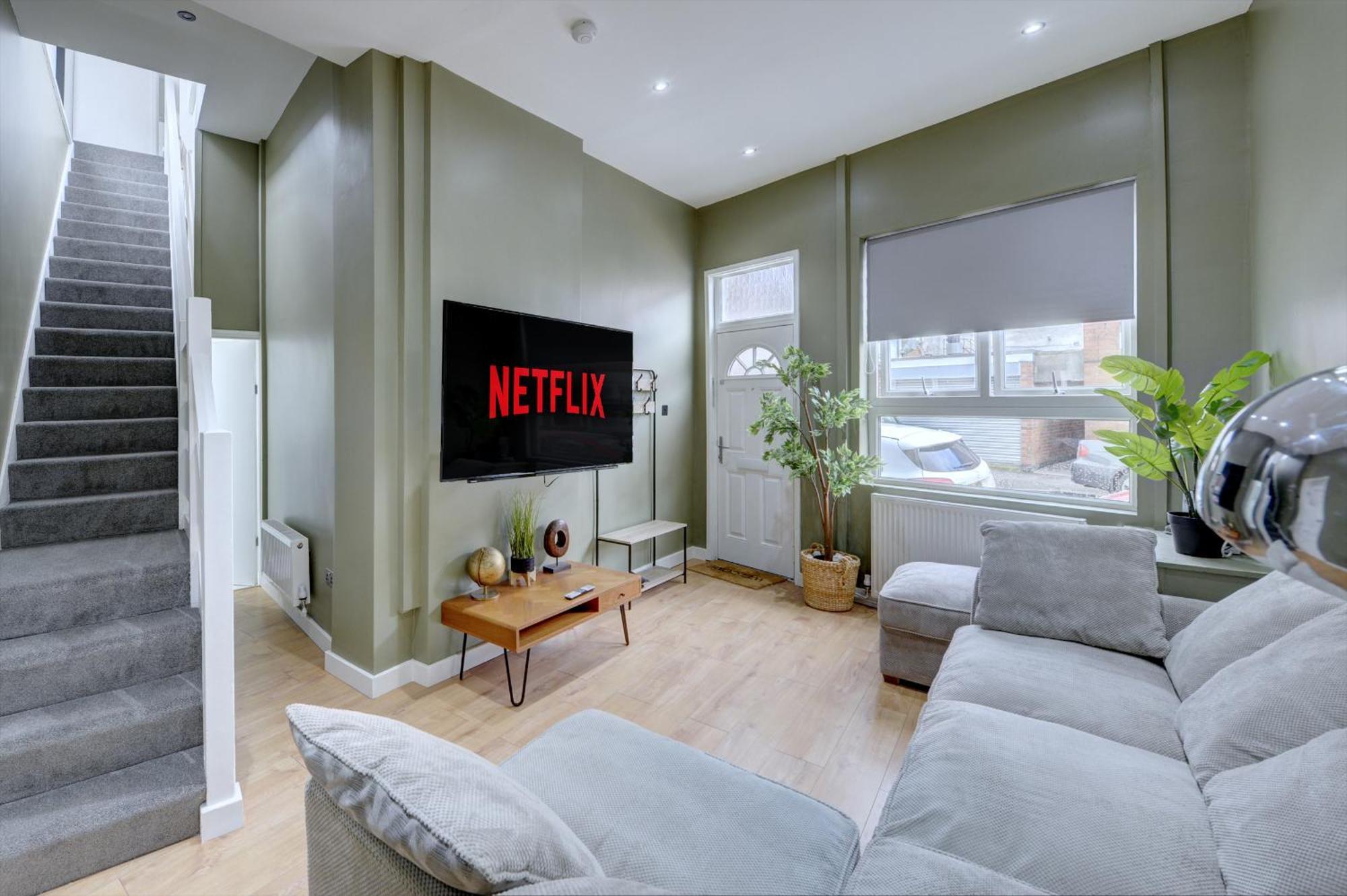 4 Bedrooms Homely House With Garden- Sleeps 9 Comfortably With 6 Comfortable Beds, Free Street Parking, Business Travellers, Contractors, & Holiday-Goers, Coventry, Near All Major Transport Links In Coventry And Motorway ภายนอก รูปภาพ