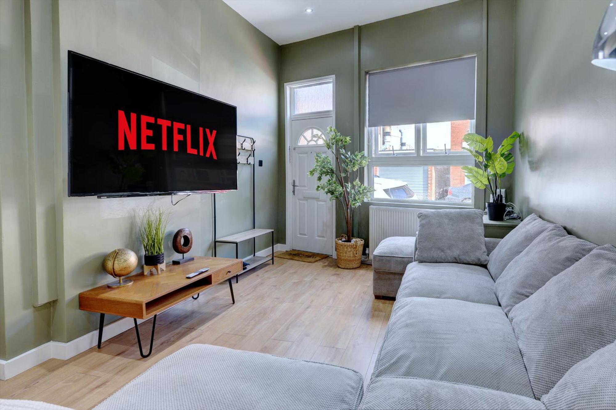 4 Bedrooms Homely House With Garden- Sleeps 9 Comfortably With 6 Comfortable Beds, Free Street Parking, Business Travellers, Contractors, & Holiday-Goers, Coventry, Near All Major Transport Links In Coventry And Motorway ภายนอก รูปภาพ